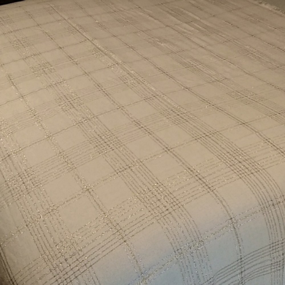 Festive white tablecloth, size 60"×96", VGUC